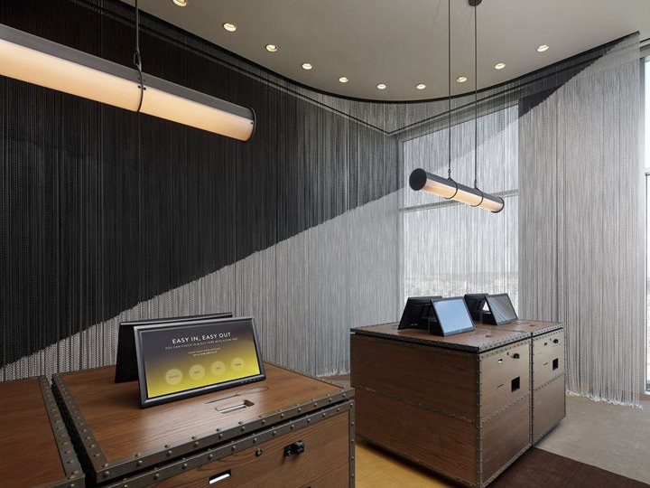 セルフチェックイン・アウトができるシステム完備。バーコードで操作簡単。