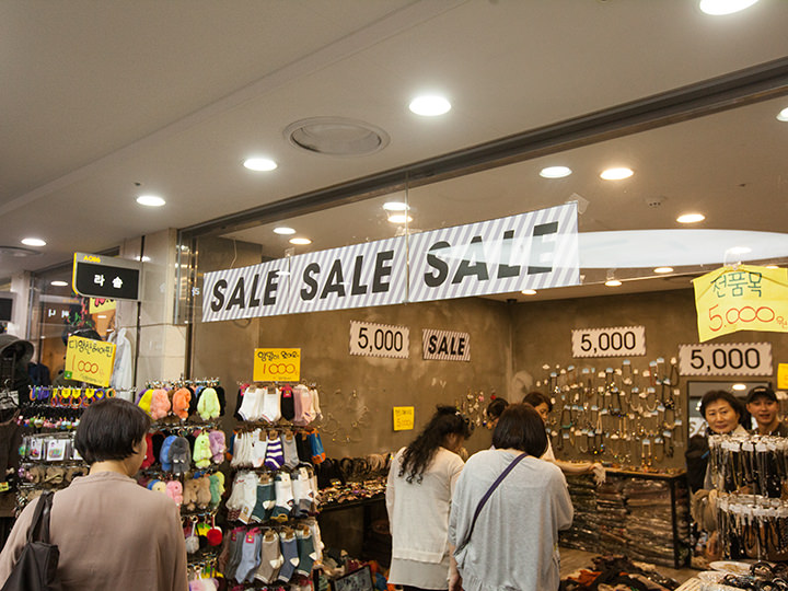 プチプラアクセサリーもたくさん売っています