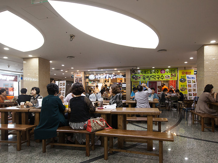 「GOTO MALL」のフードコートは軽食多め