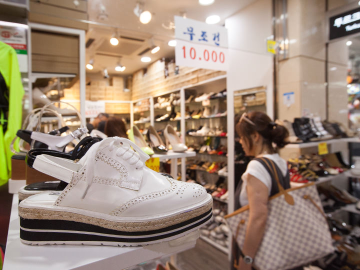 かばんや靴も安いので要チェック!