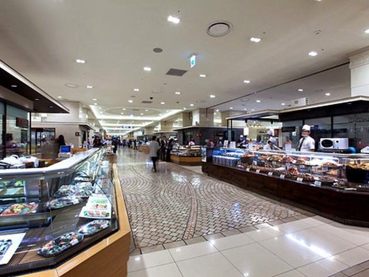 「新世界百貨店」地下食品売場にもイートインあり