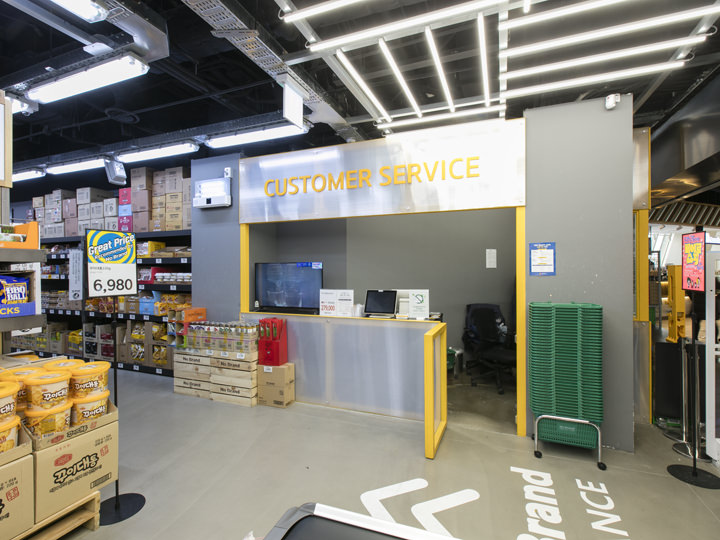 カスタマーサービスでは、商品に関する質問や返品・交換の手続きが可能