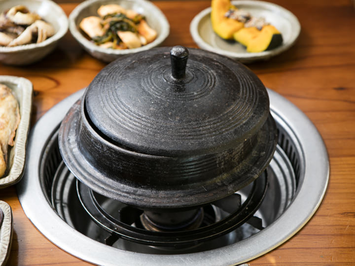 テーブルで炊く鉄釜飯