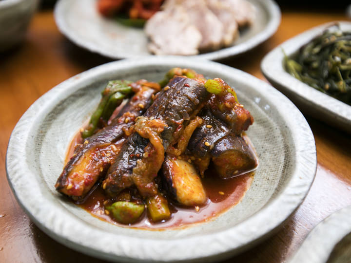 ピリッと辛いナスの和え物