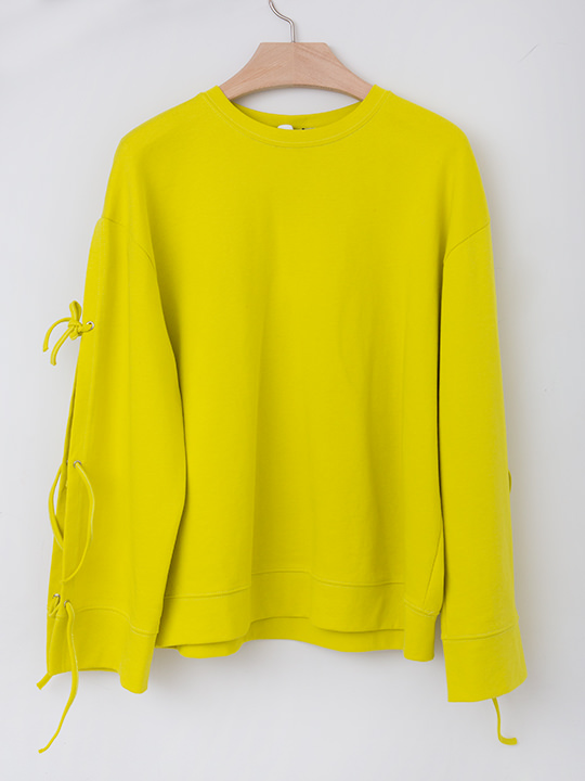 腕のリボンがポイントのトップス
58,000ウォン