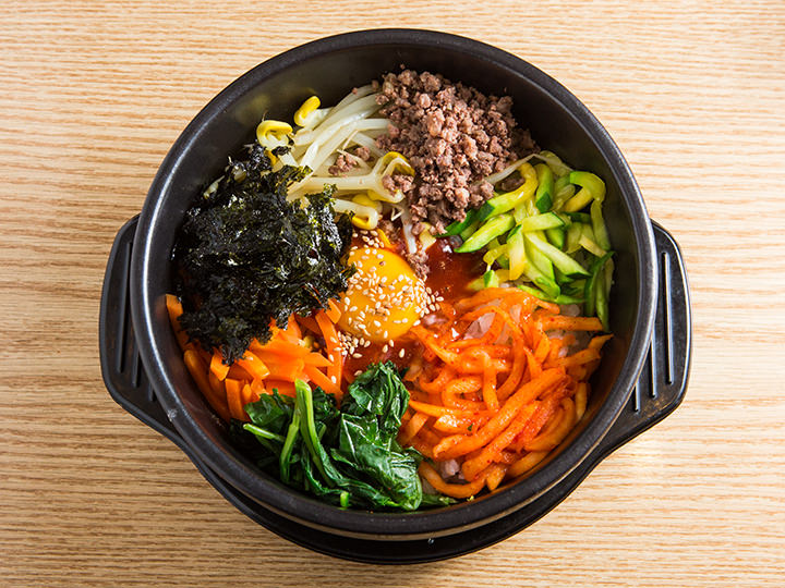 韓国料理の代表メニュー「石焼ビビンバ」
