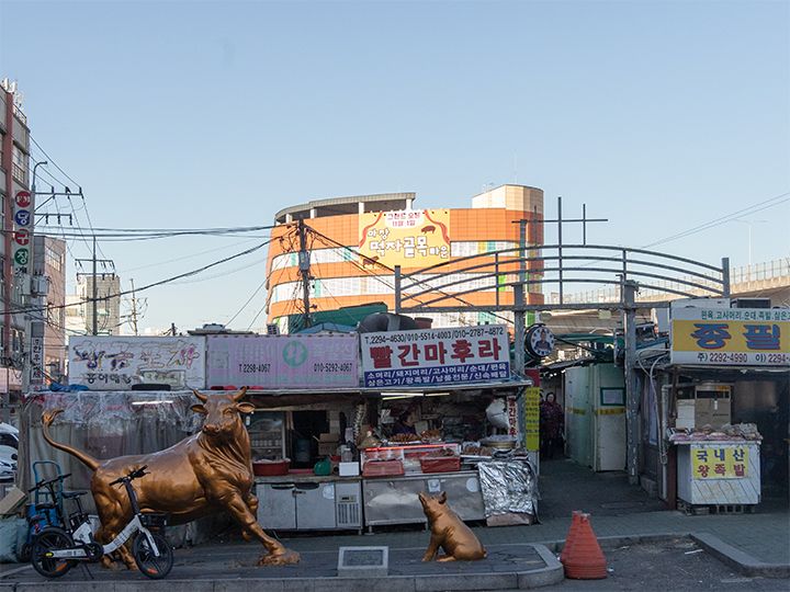 お店は奥の茶色い建物に移転
※2023年11月撮影