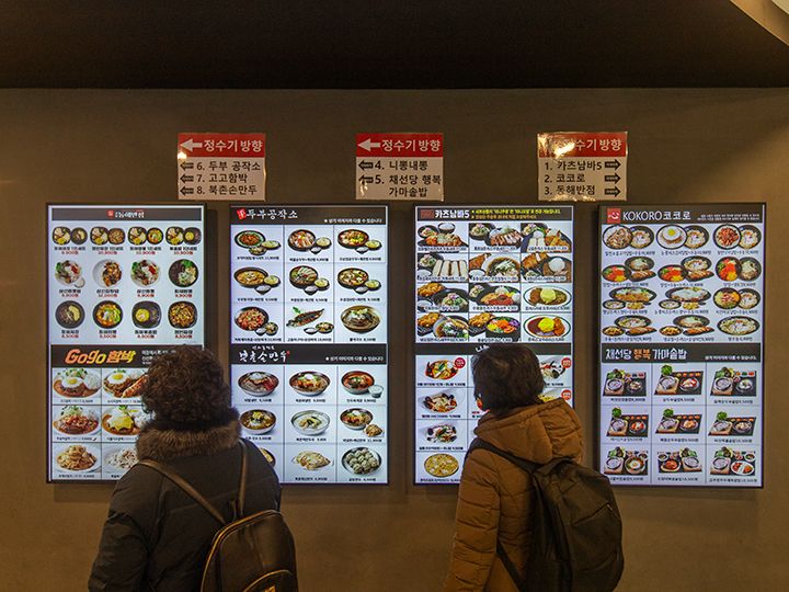 定期的に店舗が入れ替わり、約8店舗が営業中