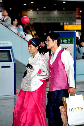 名節によく見かけるチマチョゴリ姿