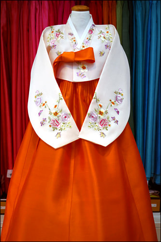 オレンジ色でやわらかい印象を(500,000ウォン)