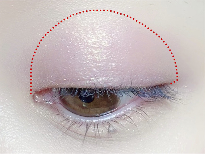 まぶた全体にベースとして入れるのがおすすめ