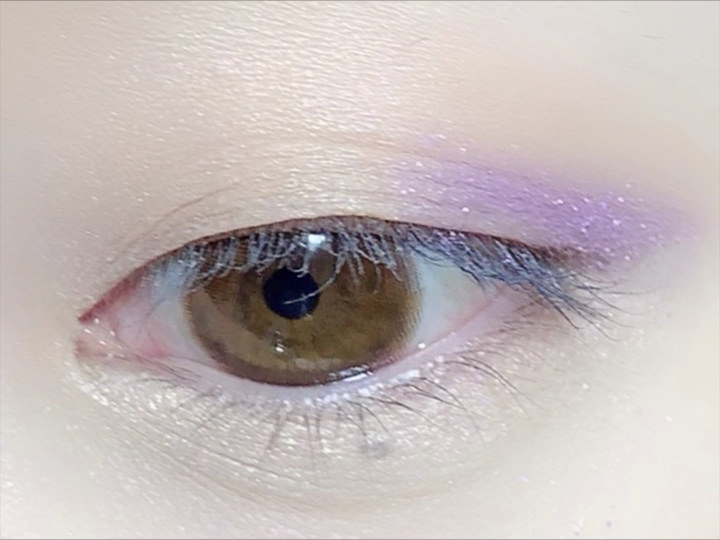 目尻に向かって流れるような入れ方が綺麗!