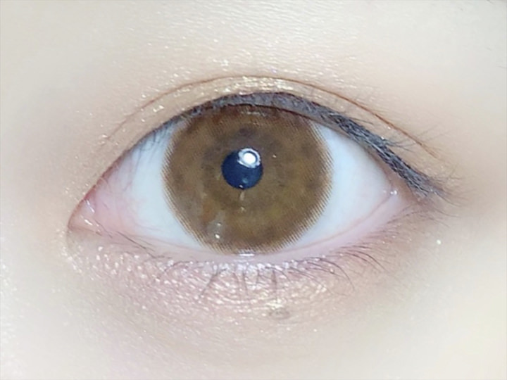 万人受けする王道ブラウンアイメイクに