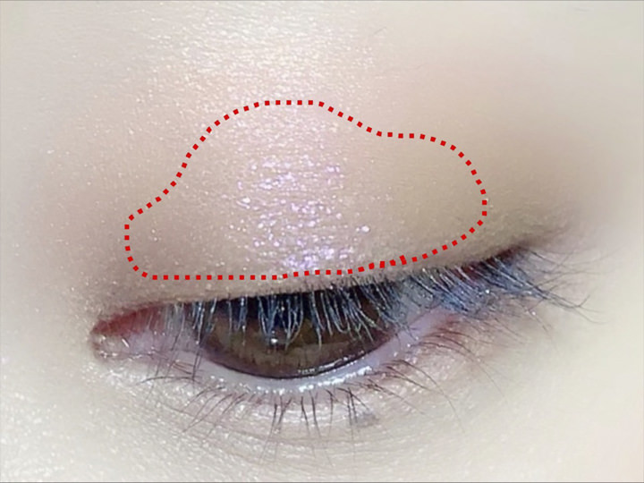 ブラウンシャドウの上から重ね塗りがおすすめ