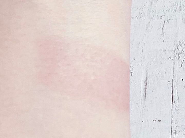 水で濡らしたティッシュでオフ
色が濃いため残って感じるが、ほとんど落ちている