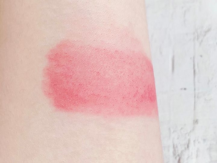 水で濡らしたティッシュでオフ
比較的色残りが良い