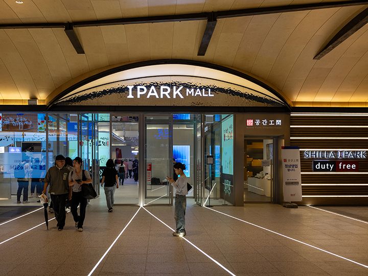 駅の改札口と同じフロア