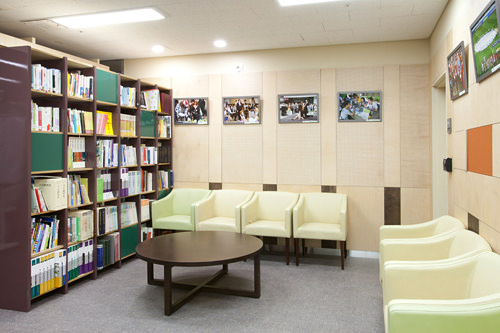 書籍や資料も自由に参照できる