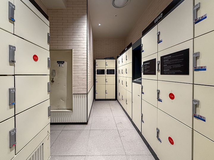 コインロッカー(地下1階)
※日本語で操作可