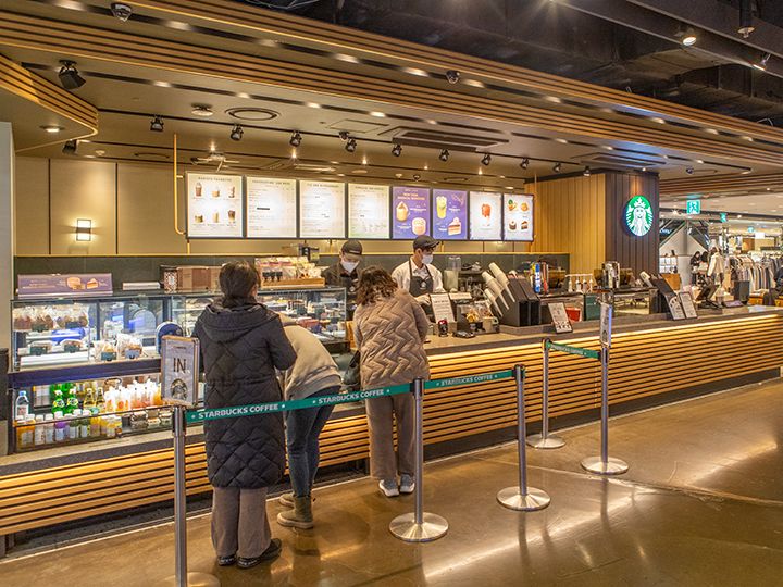 カフェ「スターバックスコーヒー」