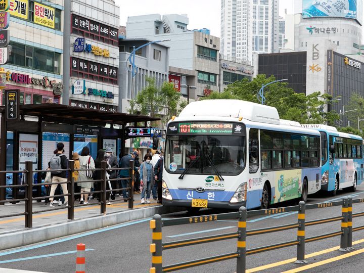 釜山駅前のバス停