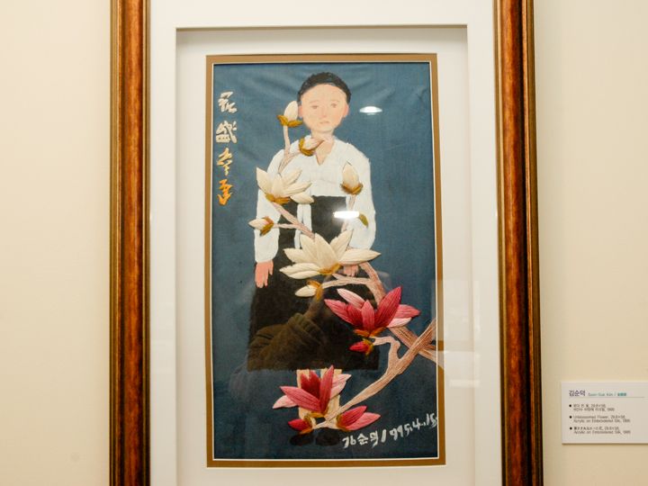 キム・スンドッ作 「咲ききれなかった花」