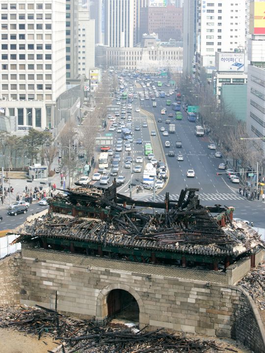 火災直後(2008年2月11日)の様子