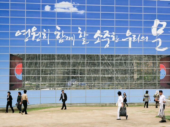 工事の様子を知りたいという要望から窓が取り付けられた(2008年6月)