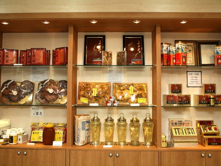 韓方薬が並ぶ韓医院