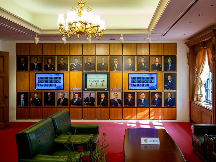 歴代総裁のパネル