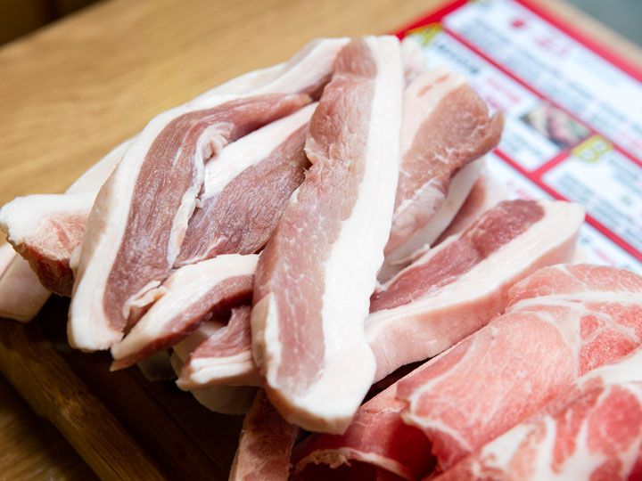 カブリサル(背肉)はいわゆる豚トロの一種。赤身の旨みと脂身の甘みが見事にマッチ。