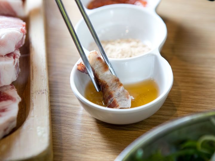 ごま油と塩のタレにつけて