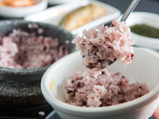 釜飯はまず、ご飯を別の取り皿に移す