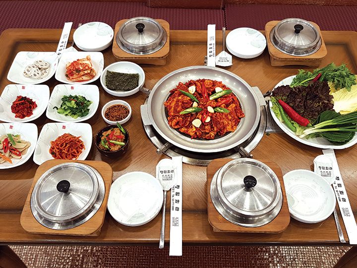 鉄板豚プルコギ包みご飯
※2人前から注文可
定食メニューもあります。