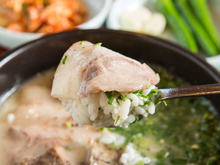 釜山式・密陽式ともにご飯はスープの中に入っています