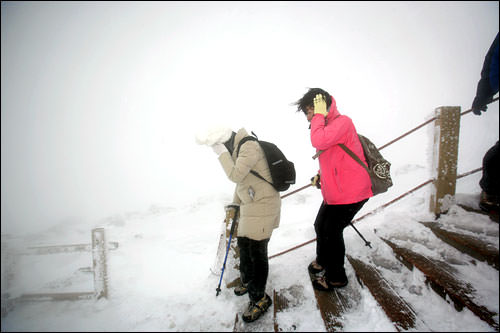 冷たい風が肌を突き刺す