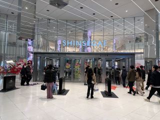 デパートは地下鉄・センタムシティ駅と地下直結