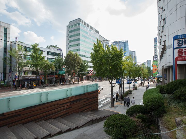 地下鉄5号線の西大門(ソデムン)駅の近くには、かつて西大門こと「敦義門(トニムン)」がありました。現在はモニュメントのみ残っています。