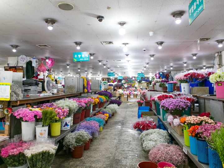 「江南花卸売市場」３階