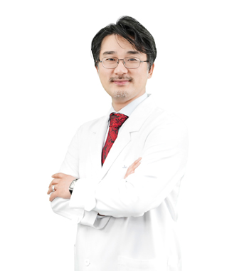 チュ・ジョンホ代表院長
・延世大学 卒業
・盆唐チャ病院 専攻医
・大韓美容整形レーザー医学会 正会員
・大韓抗老化学会 正会員
・大韓美容外科学会 正会員
・大韓肥満研究医師会 正会員
・大韓肥満体型学会 正会員
・大韓皮膚毛髪学会 正会員
・大韓化粧品医学会 会員
・接触皮膚炎及びアレルギー学会 会員