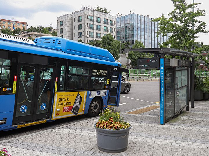 「ソウル市中部技術教育院・ブルースクエア」停留所
