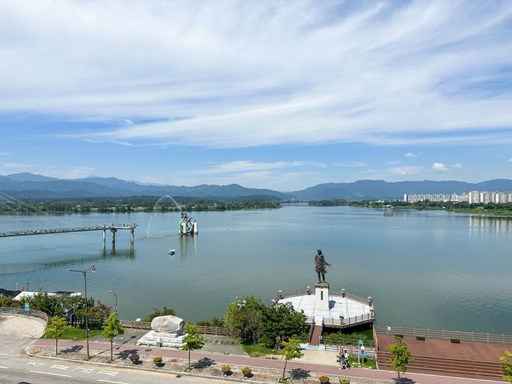 スカイウォークと乙女像