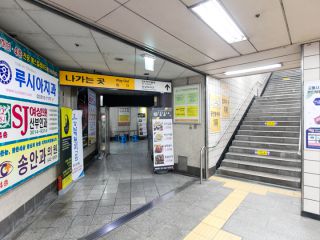 江南区庁駅２番出口付近とビルは地下で直結