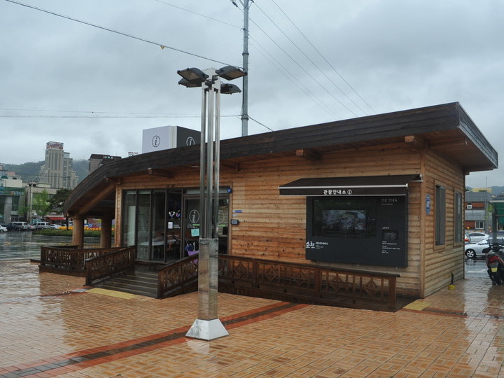 駅前の観光案内所