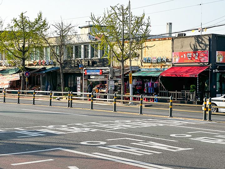 向かい側のバス停