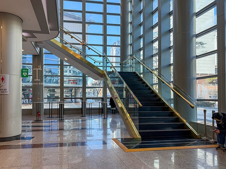 2階席へ上がる階段