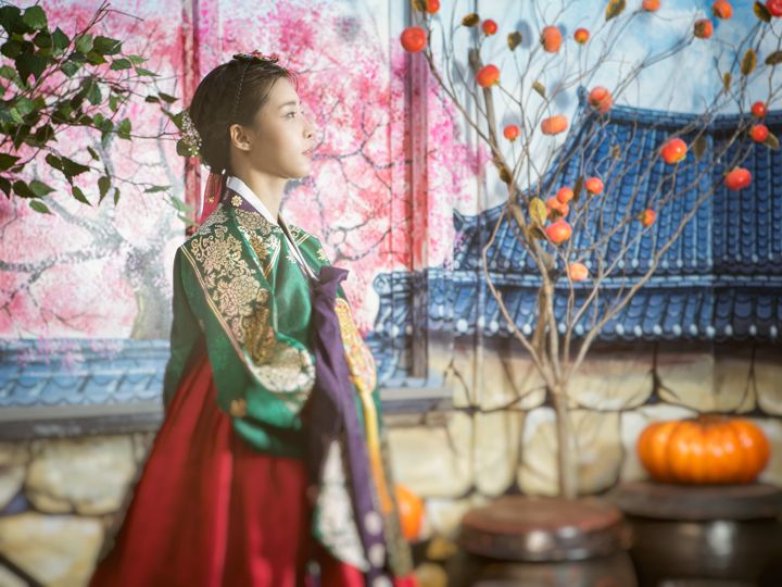 4.韓服の準備は完了。コースにより、店内にて、もしくはおでかけをし、セルフ写真撮影を行ないます。