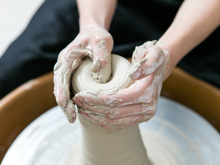 5.中心に穴を開け