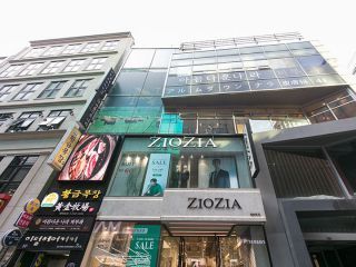お店は明洞の建物３階に位置