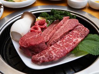 最高ランク「１＋＋」等級の韓牛の盛り合わせ